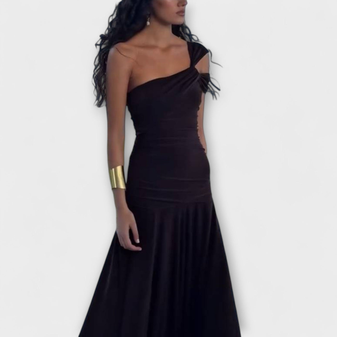 רונית | שמלת כתפיים חשופות במראה אלגנטי וזוהר