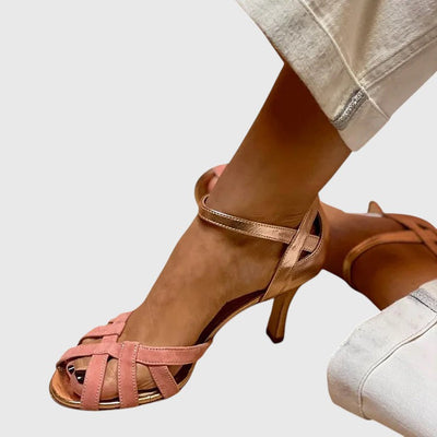 שירה - סנדלים אלגנטיים עם רצועות
