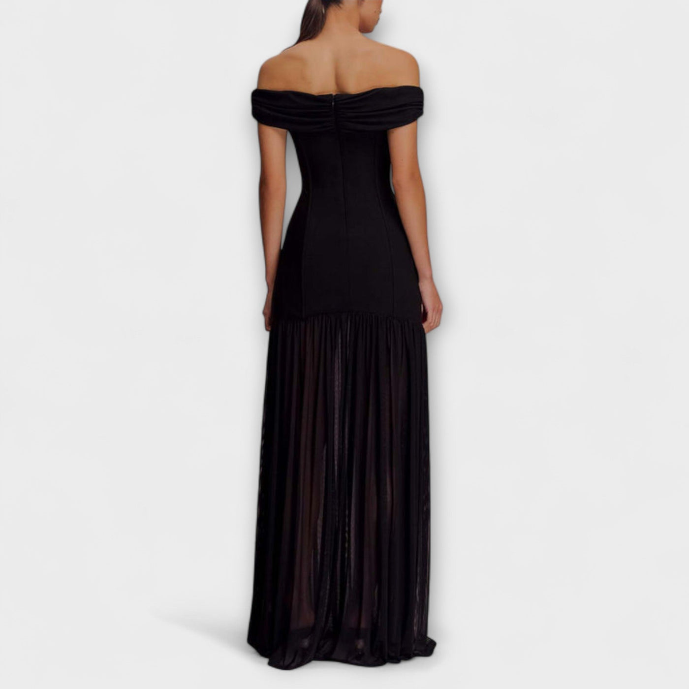 יעל | שמלת סטרפלס צמודה המדגישה את הקימורים באלגנטיות מושלמת