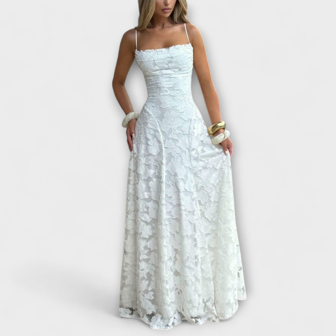 מיכל | שמלת מקסי ז’קארד פרחונית עם מחשוף שיפון וקפלים אלגנטיים