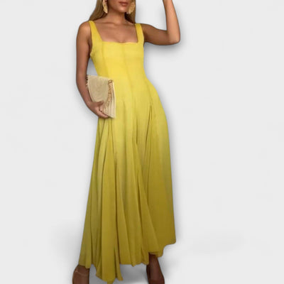 רות | שמלת קלאסית עם מחשוף מרובע ונגיעה של רטרו מודרני