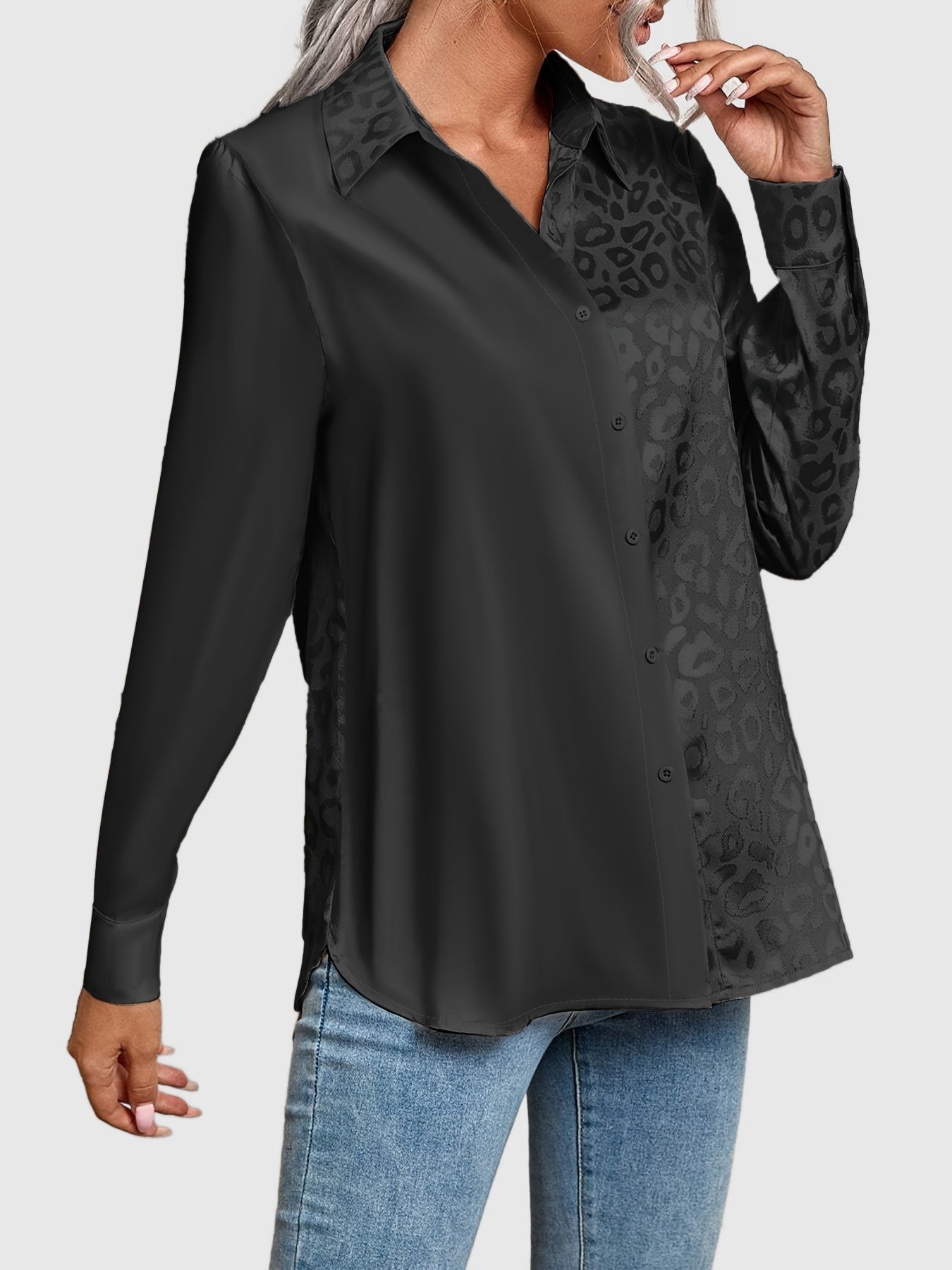 Amar™ Gwendolyn - חולצת סאטן דו-גוונית עם הדפס ג'קארד מנומר