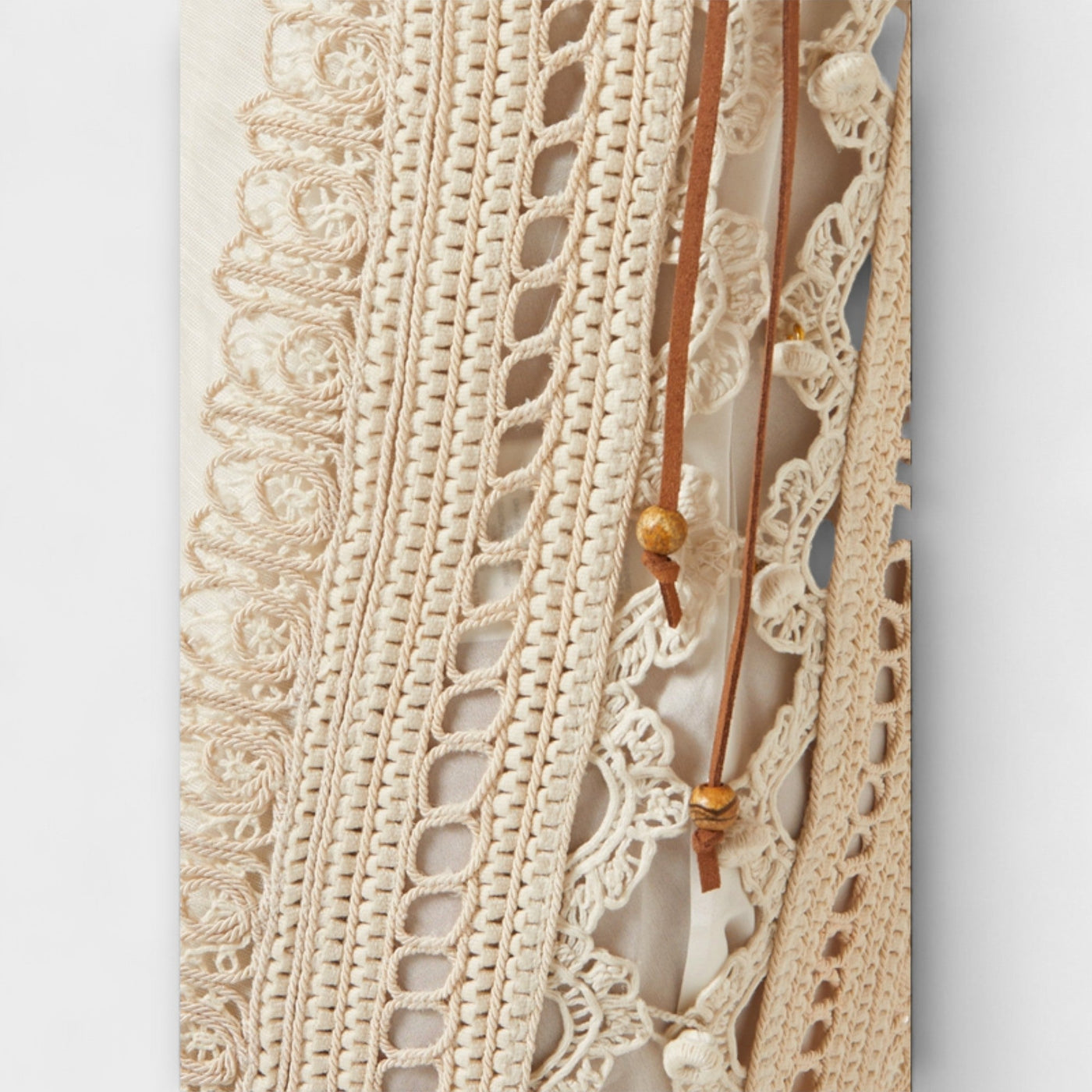 יעל | שמלת מקסי אורגנזה קרם בעבודת יד עם פרטים שקופים אלגנטיים