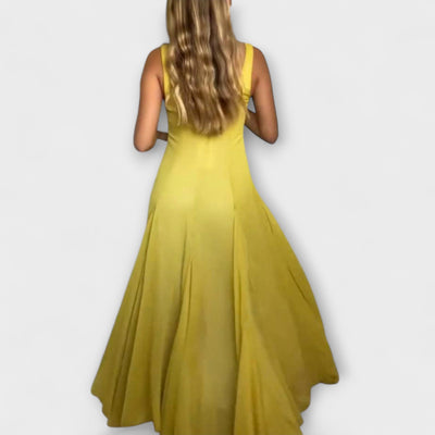 רות | שמלת קלאסית עם מחשוף מרובע ונגיעה של רטרו מודרני