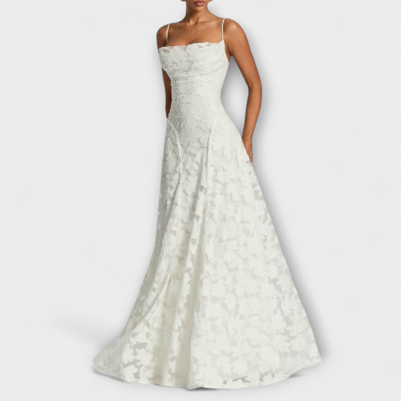 מיכל | שמלת מקסי ז’קארד פרחונית עם מחשוף שיפון וקפלים אלגנטיים