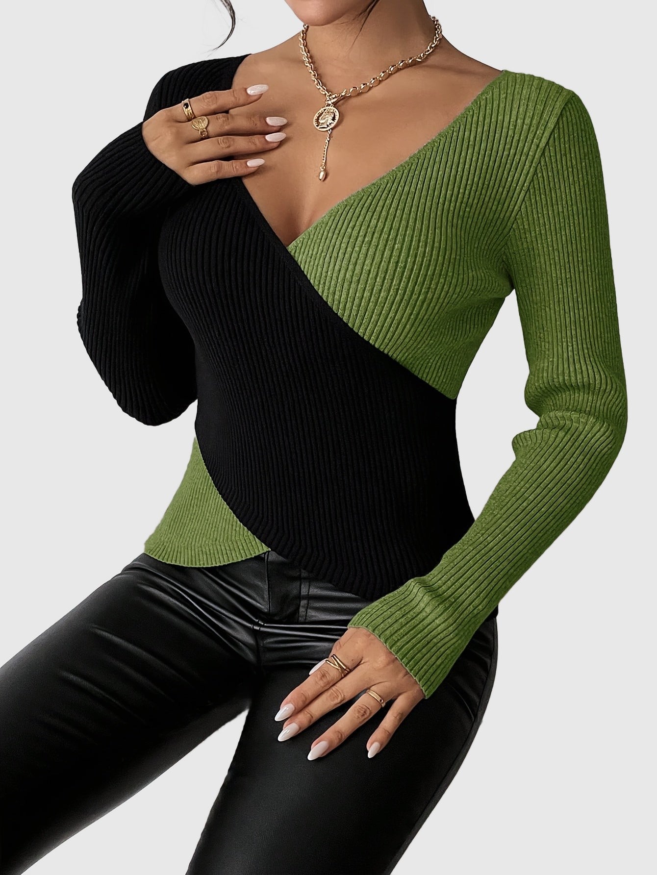 Amar™ Rachel - חולצת סריג עם מחשוף V ארוך שרוול