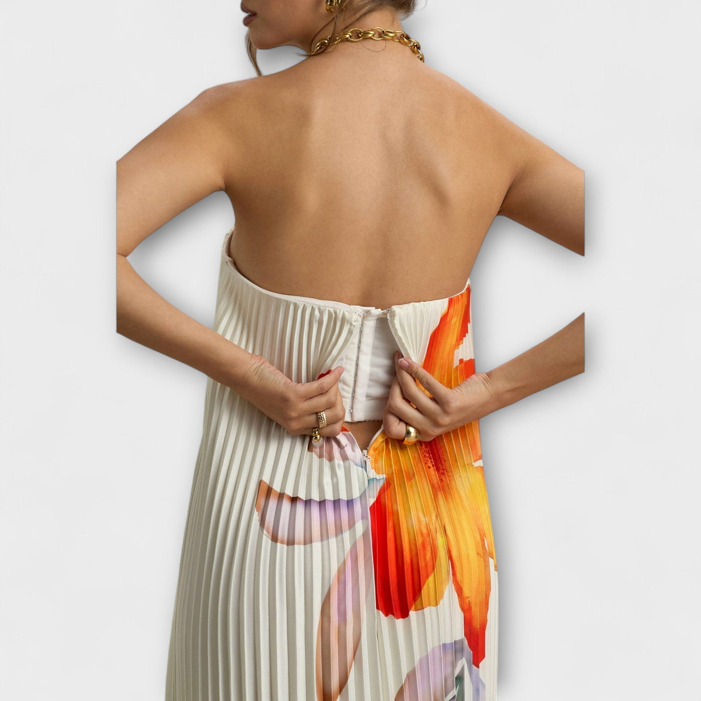 יעל | שמלת מקסי פליסה פרחונית עם מחוך עדין ונגיעה של יוקרה רכה