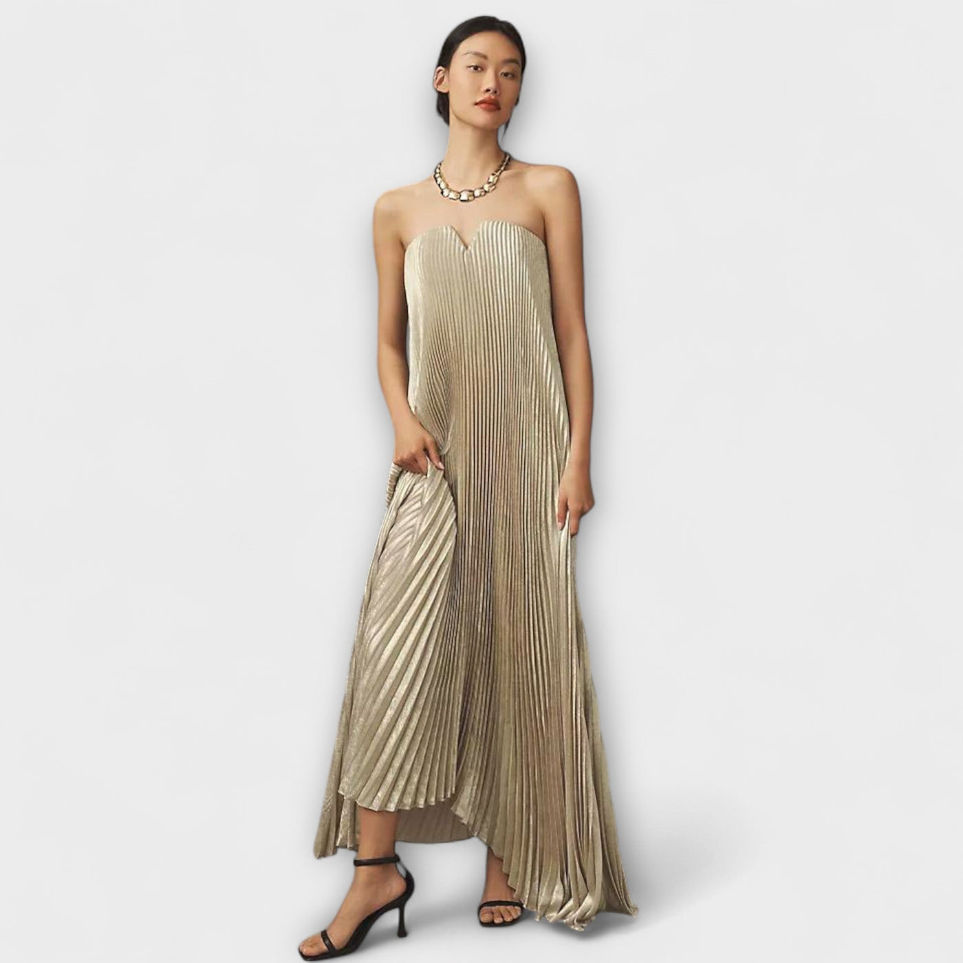 יעל | שמלת מקסי פליסה פרחונית עם מחוך עדין ונגיעה של יוקרה רכה