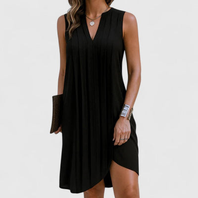 קלרהילד - שמלה אלגנטית ומחמיאה עם צווארון וי