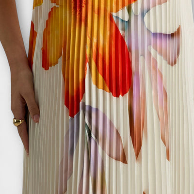 יעל | שמלת מקסי פליסה פרחונית עם מחוך עדין ונגיעה של יוקרה רכה