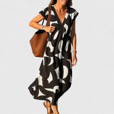 קורליה - שמלת צווארון וי מתוחכמת