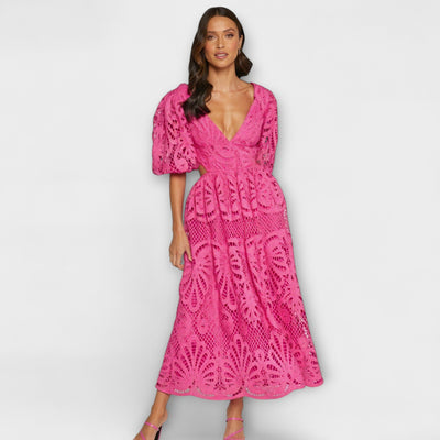 ורוניקה | שמלת וי אלגנטית עם שרוולים תפוחים וחתכים מחמיאים במותן