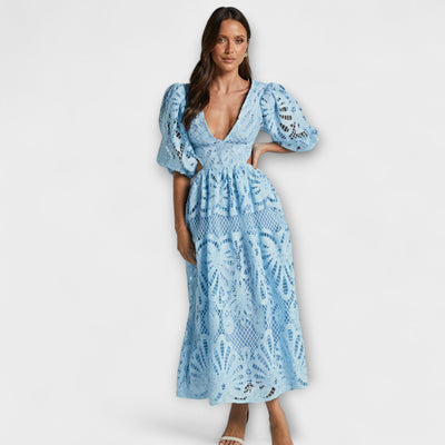 ורוניקה | שמלת וי אלגנטית עם שרוולים תפוחים וחתכים מחמיאים במותן