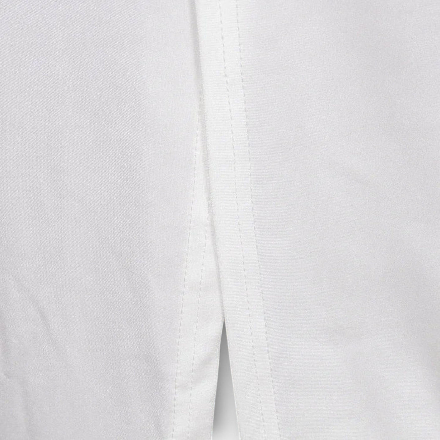 זהר | שמלת לבן אלגנטית עם חיתוך במותן ונגיעות אבני קריסטל