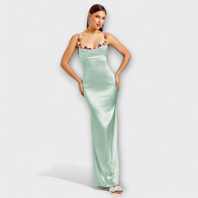 לאה | שמלת סאטן מחטבת בנגיעה של יוקרה טבעית