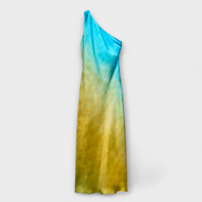 יערה | שמלת כתף אחת באור כחול זוהר