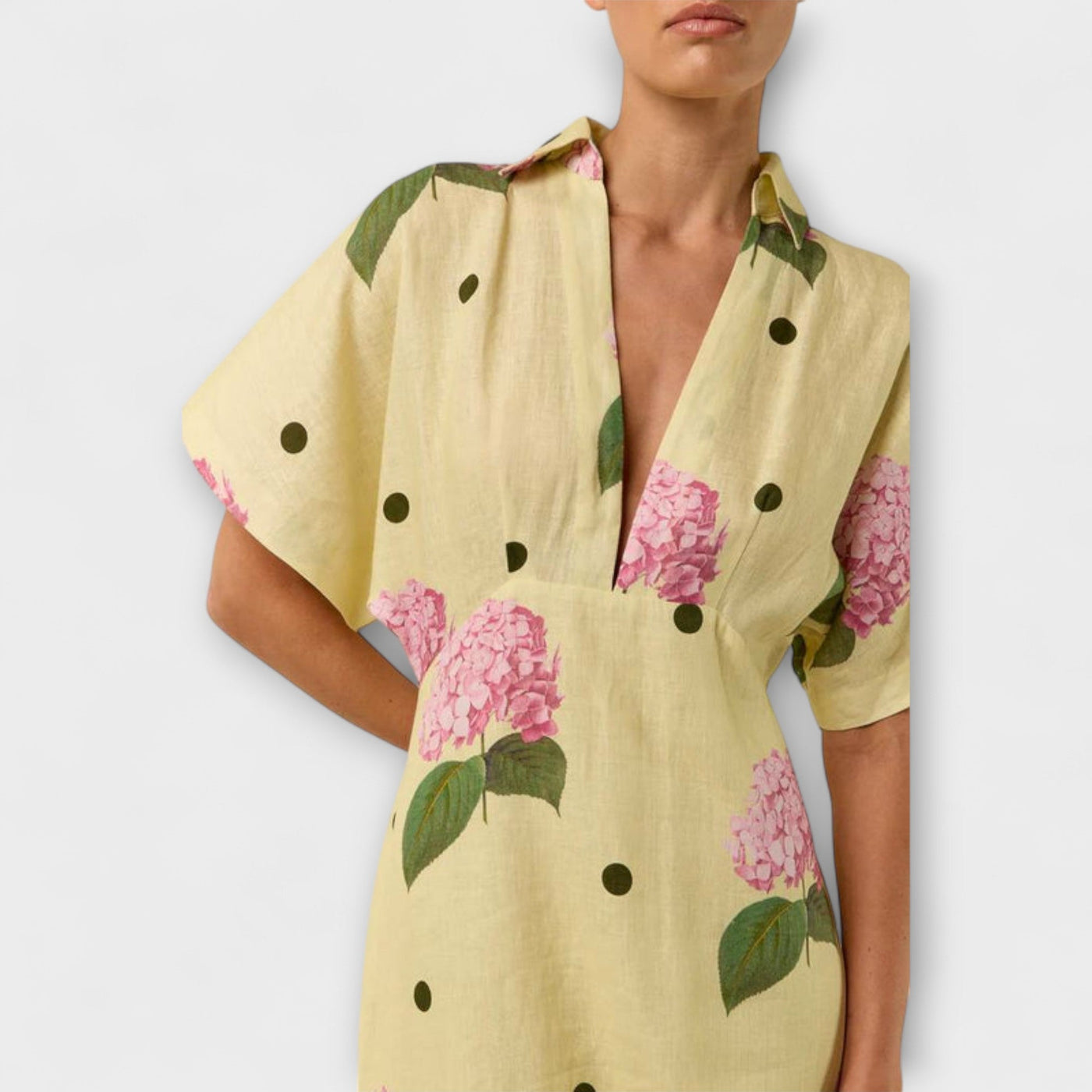 אלישבע | שמלת פולקה דוט אלגנטית ומחמיאה