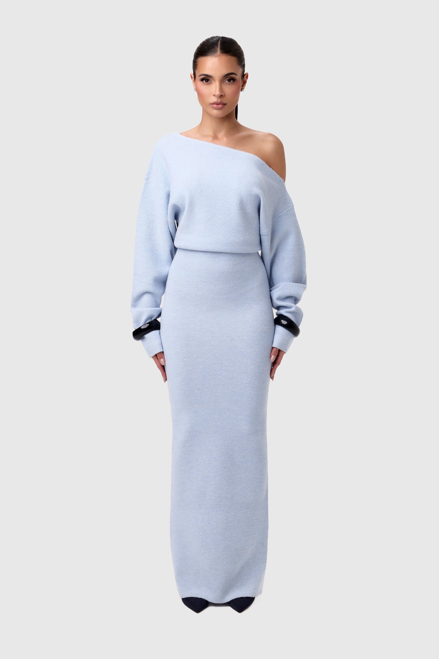 Amar Eliana – שמלת סוודר חושפת כתף