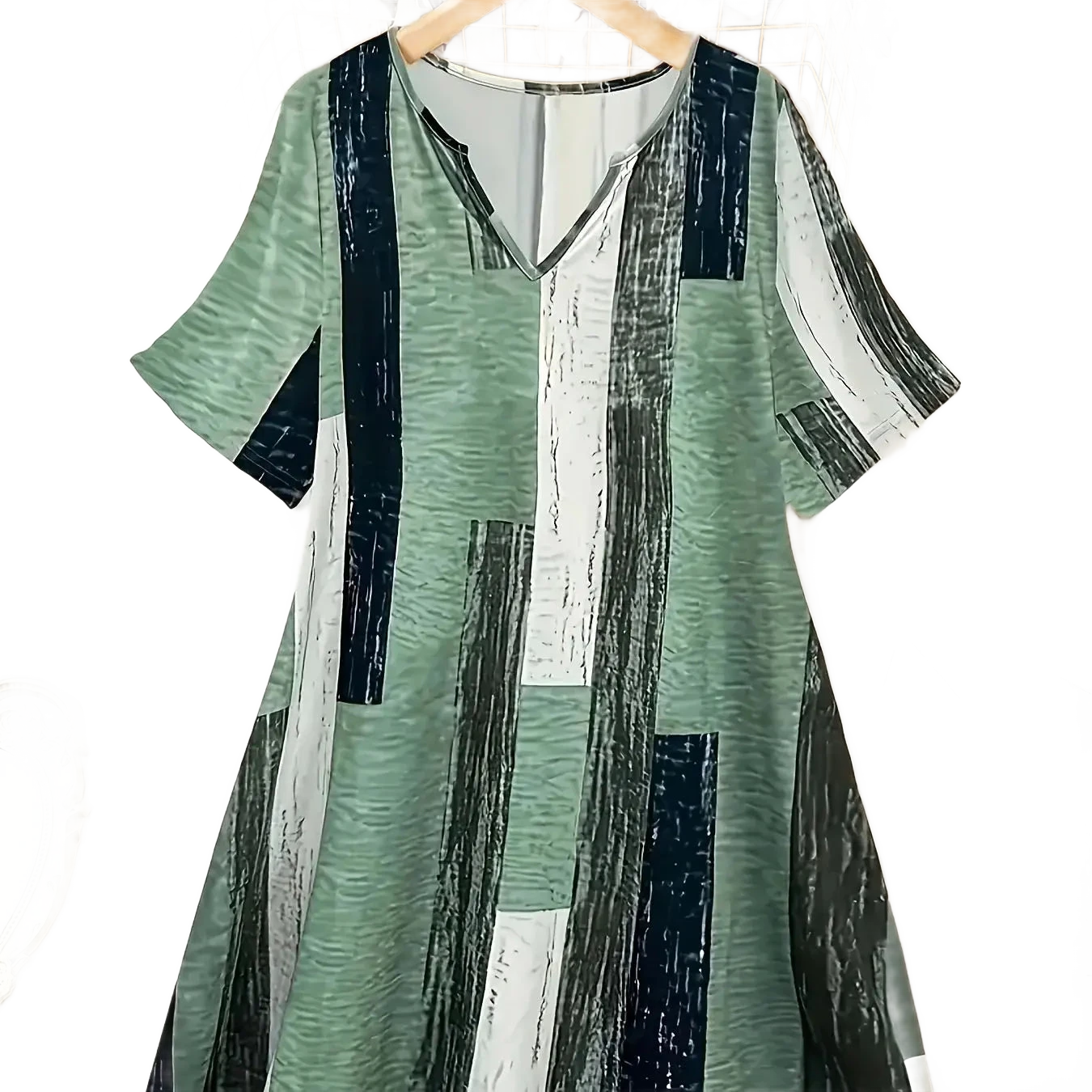 Amar™ Yaara - שמלה מפוספסת עם מחשוף V