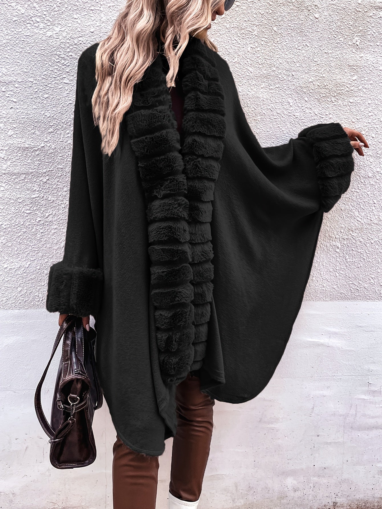 לוקסורי™ | קרדיגן עם בטנת פרווה ומפתח V