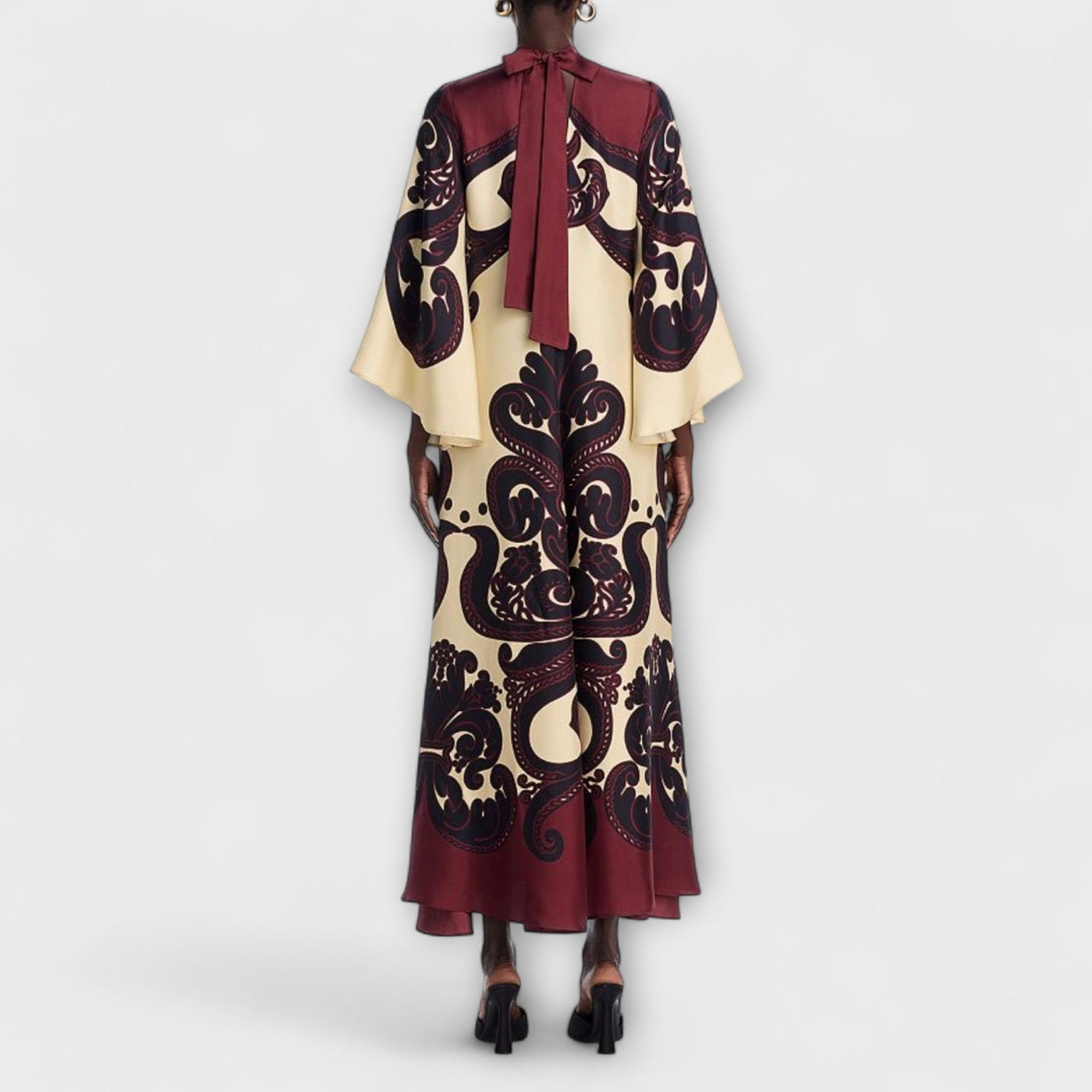 סיגל | שמלת מקסי שחורה עם הדפס אתני ונוחות זורמת לכל יום