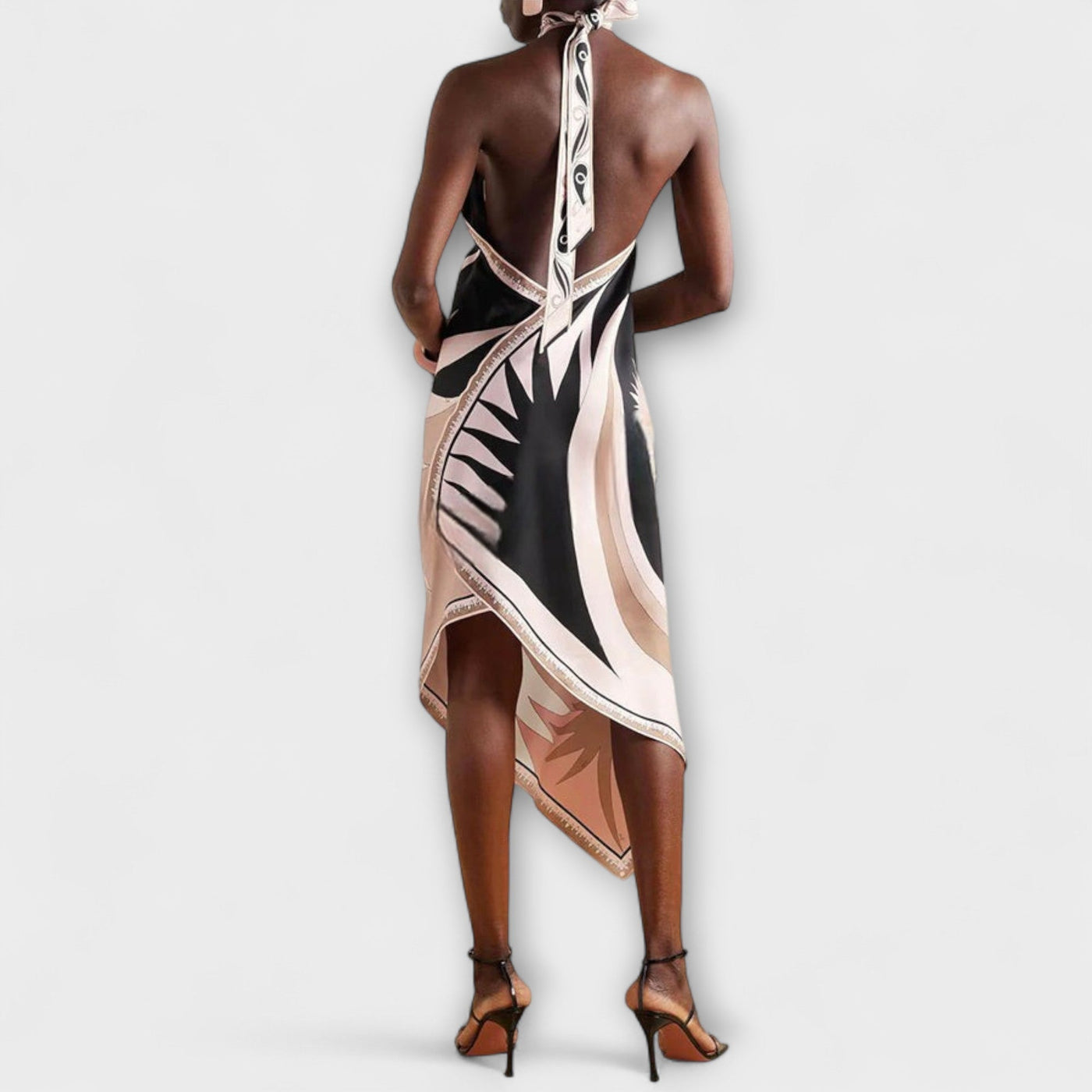 תמר | שמלת סאטן קצרה עם צווארון הלטר ונגיעה של זוהר קיצי