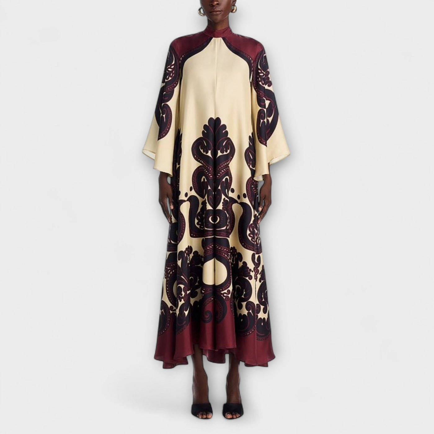 סיגל | שמלת מקסי שחורה עם הדפס אתני ונוחות זורמת לכל יום