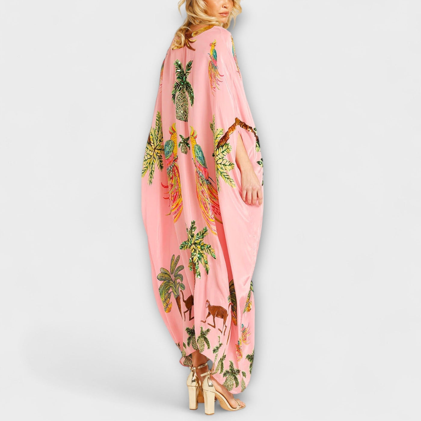 נוגה | שמלת כתף אחת בהדפס טרופי ונגיעות פאייטים עדינות