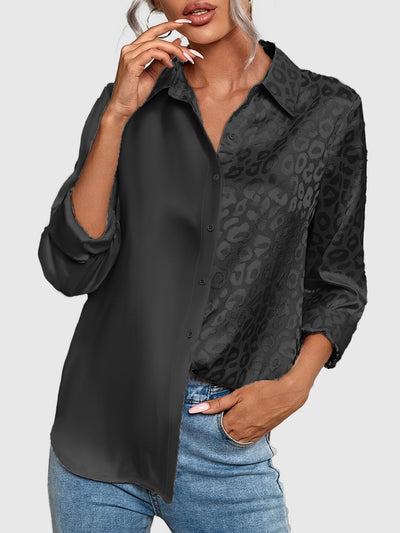 Amar™ Gwendolyn - חולצת סאטן דו-גוונית עם הדפס ג'קארד מנומר