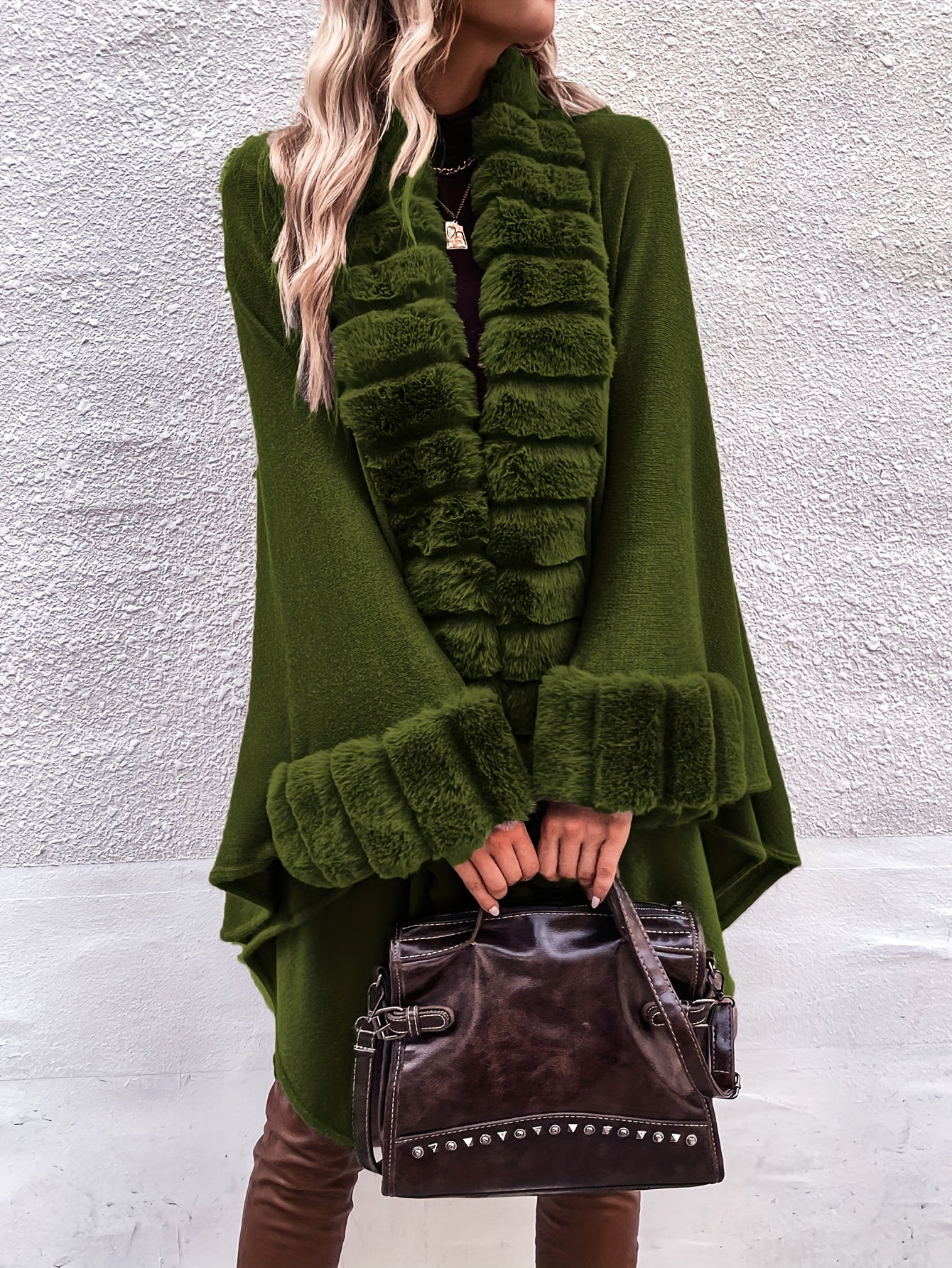 לוקסורי™ | קרדיגן עם בטנת פרווה ומפתח V