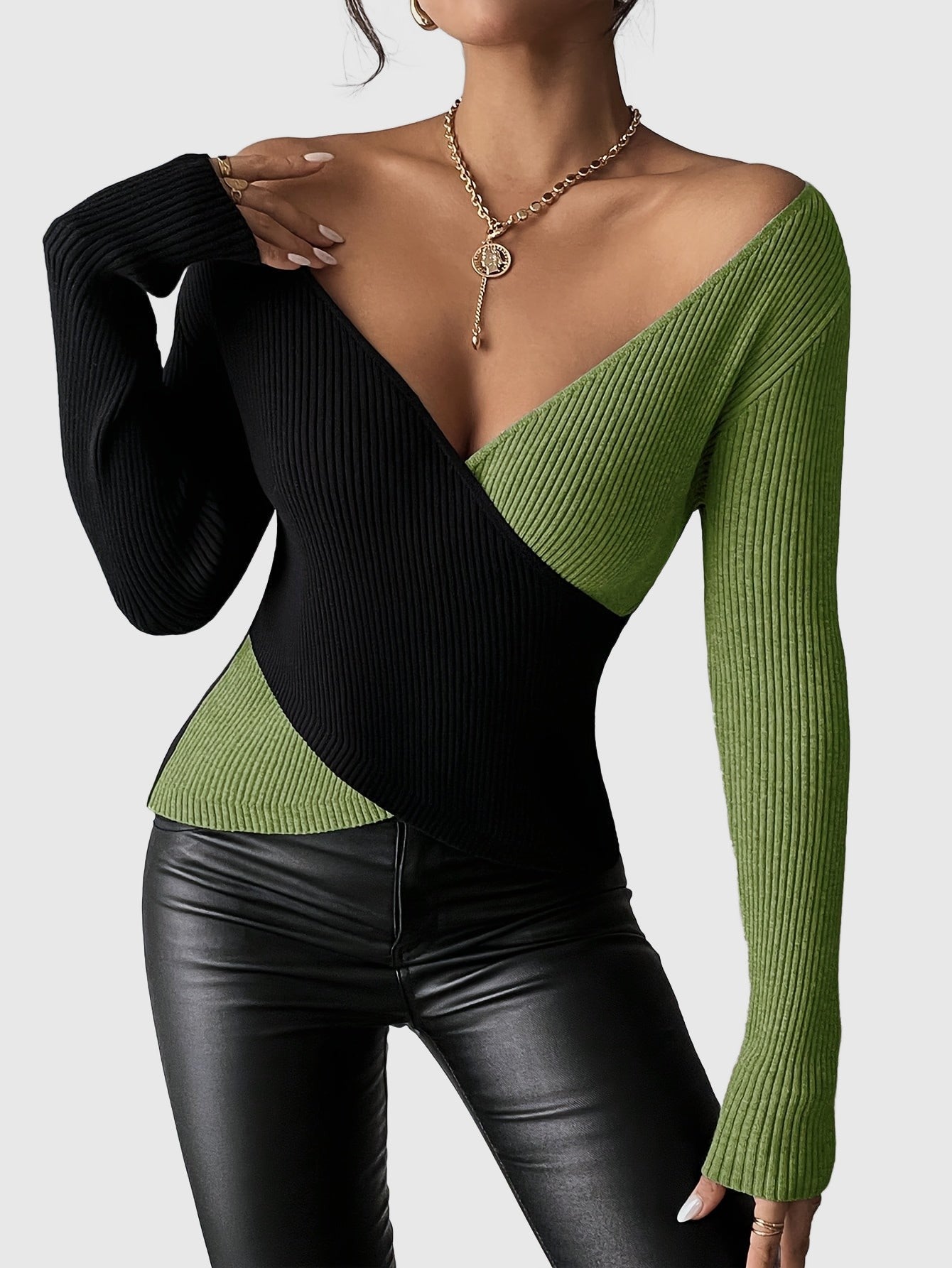 Amar™ Rachel - חולצת סריג עם מחשוף V ארוך שרוול