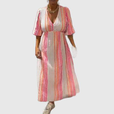 Amar Tjitske - שמלת קיץ עם צווארון V ומכנסיים קצרים