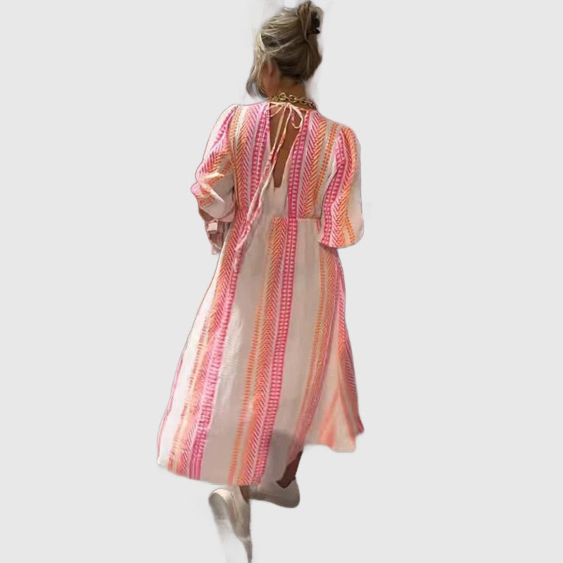 Amar Tjitske - שמלת קיץ עם צווארון V ומכנסיים קצרים